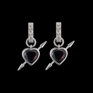 Maria nilsdotter - Två st Maria Nilsdotter örhängen! Nypris 4000 kr st, bud från 2500 kr st. Extremt populära! Knappt använda 💕 Kommer lägga upp mer Maria Nilsdotter