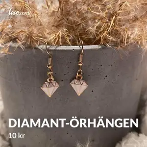 Diamant-örhängen gjorda utav mig Ellen!                                  10 kr + 13 kr frakt!                                                                 (KÖP 4 PAR= FRAKTFRITT!) ❤️