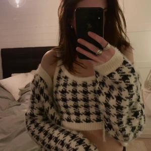 Stickat linne och kofta  - Stickat set från Nakd. Matchande linne och kofta. Köparen står för frakten.