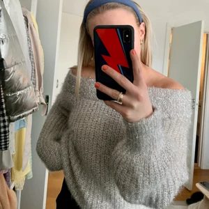 Stickad tröja  - Stickad tröja med glittriga detaljer från Gina tricot, storlek XS, köpt för 399! Köparen står för frakt. 