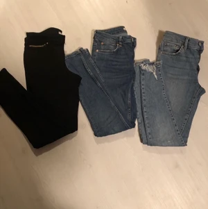 Ljusa och svarta jeans - Jeans från ginatricot, bikbok och H&M. Knappt använda. Storlek 36. 50kr per byxa.
