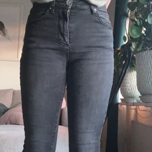 Svarta jeans  - Svarta Jeans som har varit med i många år 