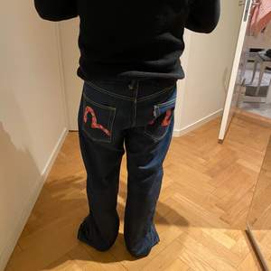 Snygga jeans från Evisu. Pris kan diskuteras vid snabb affär.
