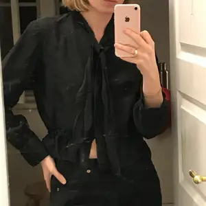 Cute Black Blouse (knytblus). Suits S and XS