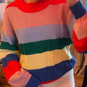 Stickad tröja från monki - Super fina färger, väldigt bekväm stickad tröja från monki 