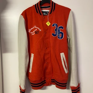 Collage kofta - Collage kofta eller jacka till våren från hm i storlek S. Frakt tillkommer 