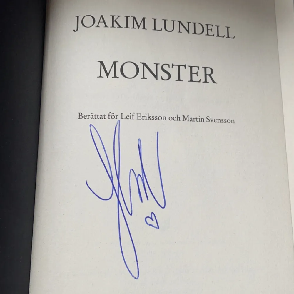 Säljer Joakim Lundells bok (monster) MED hans autograf🤩🤩 säljer även Therese Lindgrens bok (ibland mår jag inte så bra) UTAN autograf❤️❤️                             monster= 100kr    Ibland mår jag inte så bra=75kr. Övrigt.