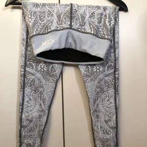 Träningstights - Har som ni ser tagit ut snöret, de sitter jättenice och tight ändå. Sparsamt använda och nu för små, helt fräscha