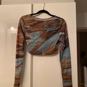 Topp - Supercool top i storlek S. Helt oandvänd!!🥰