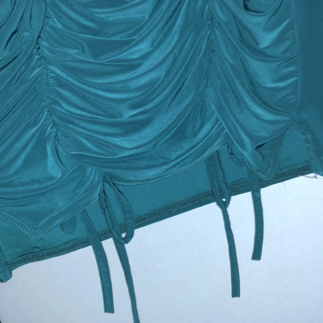 Smaragdgrön festklänning - 91