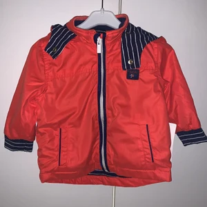 Jacka - Tunn vår/sommarjacka med avtagbar luva. Helt nytt kollektionsprov 