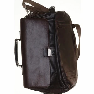 Vintage portfölj i skinn - Skitfin portfölj i skinn köpt secondhand men i fint skick. Rymlig så funkar jättebra till skolan och supercool!