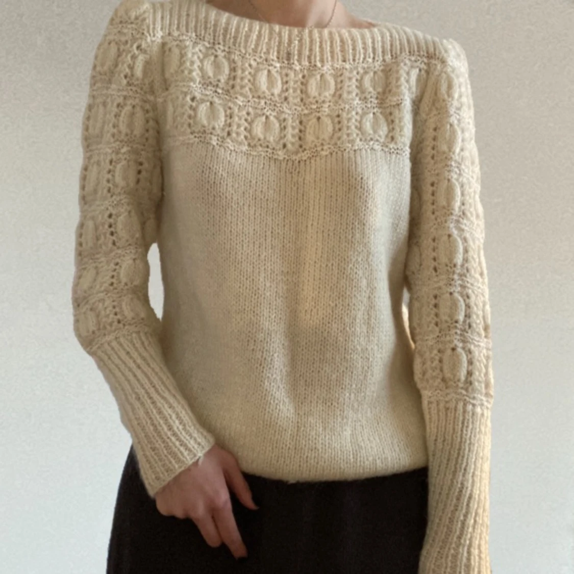 Vit stickad tröja