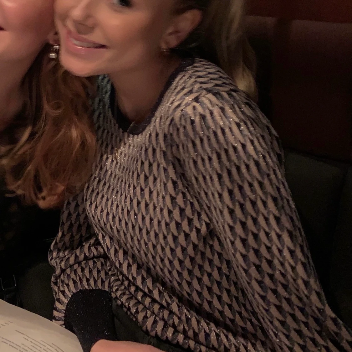 Skitsnygg glittrig tröja! 