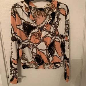 Blus  - Blus, magtröja. St: Xl. Aldrig använd 