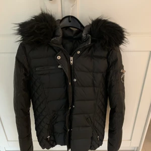 Rock and blue jacka - Svart rock and blue jacka i storlek 38. Ni betalar frakt 