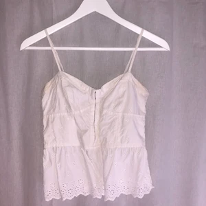 Snygg topp  - Säljer denna SUPER snygga topp!! Från American eagle storlek xs. Köpare står för frakt