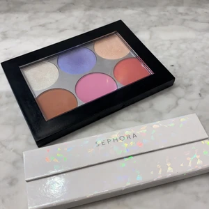 Sephora face & cheek + eyeshadow palette - Smink från Sephora, helt oanvänt som ni ser på bilderna :) Båda för 80 kr eller 40 kr/st. Kan även posta