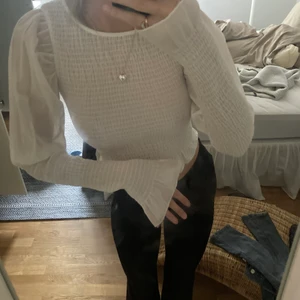 Fin topp - En finare topp/blus från Gina tricot, passar till både fest och vardag!