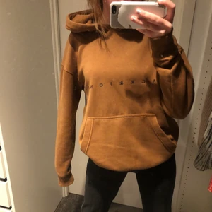Hoodie från jack and jones  - Brun/orange fin hoodie från jack and jones. Sälj pga ej till användning. 
