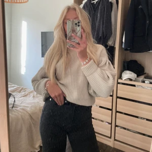 Beige stickad tröja🤎 - Jättefin beige stickad tröja från HM använd ett fåtal gånger i stl. XS passar även S 💕 köpare står för frakten