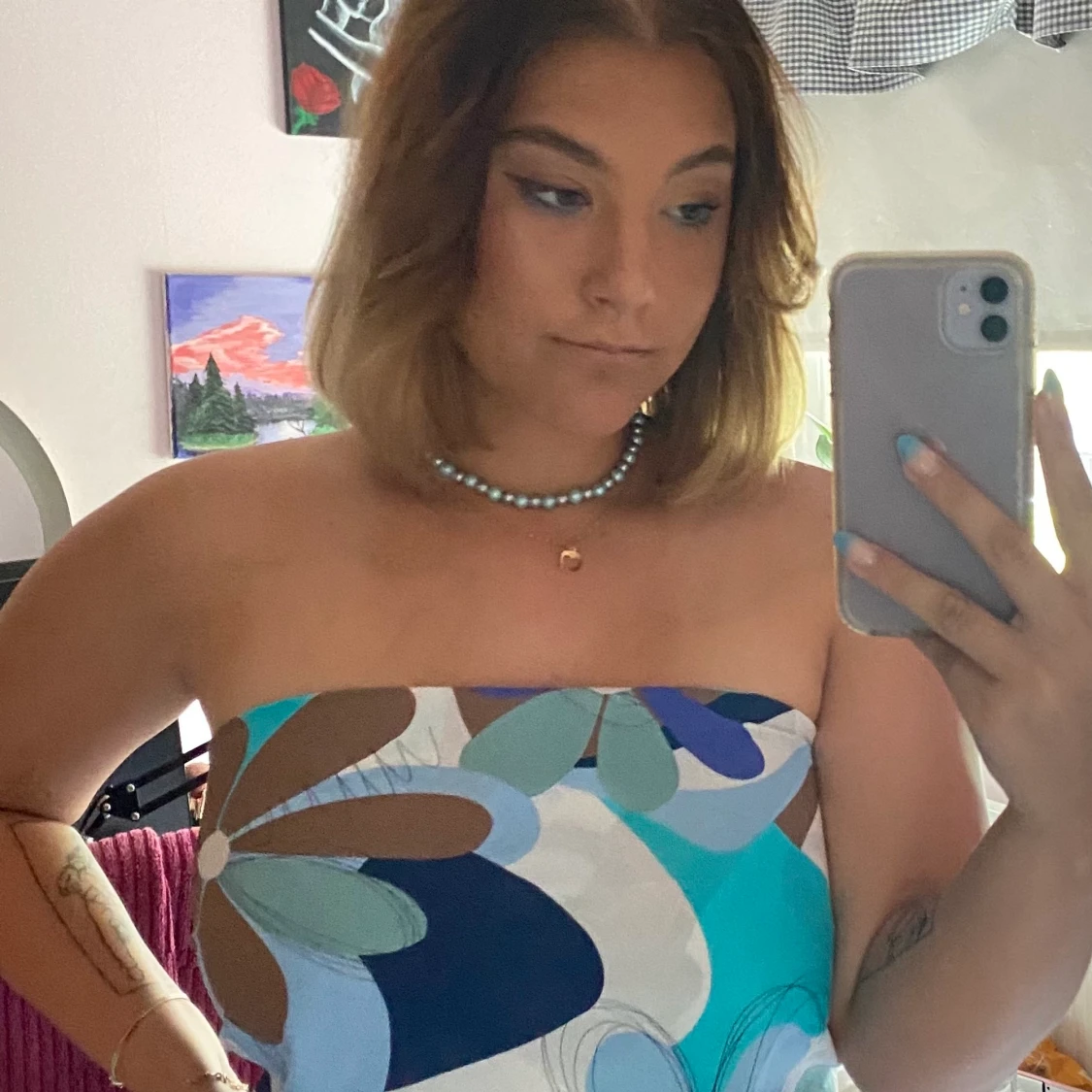 Pärlhalsband i ljusblå - 90