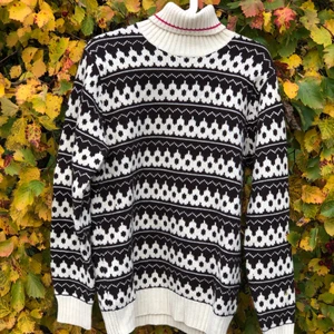 Tröja - Tjock tröja i stickigt material. 