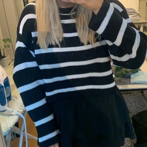 Randig tröja  - Superfin randig tröja från Zalando. Storlek M men passar även en S 💙 fraktar eller möts upp i Göteborg 