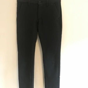 Grunt style dude pant byxor - Grunt kostymbyxor Strl 23/140 cm, lite stor i storleken. Svart/Grå. Bra skick
