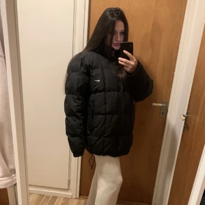 Nike jacka Dam storlek M - Dam. Storlek M