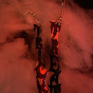 Örhängen  - Örhängen i krympplast 