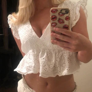 Nakd topp - Säljer nakd topp, älskar den, har använt den ca 5 gånger, är i väldigt bra skick, säljer pga för mkt kläder. Säljer också matchande kjol! BUD 250kr