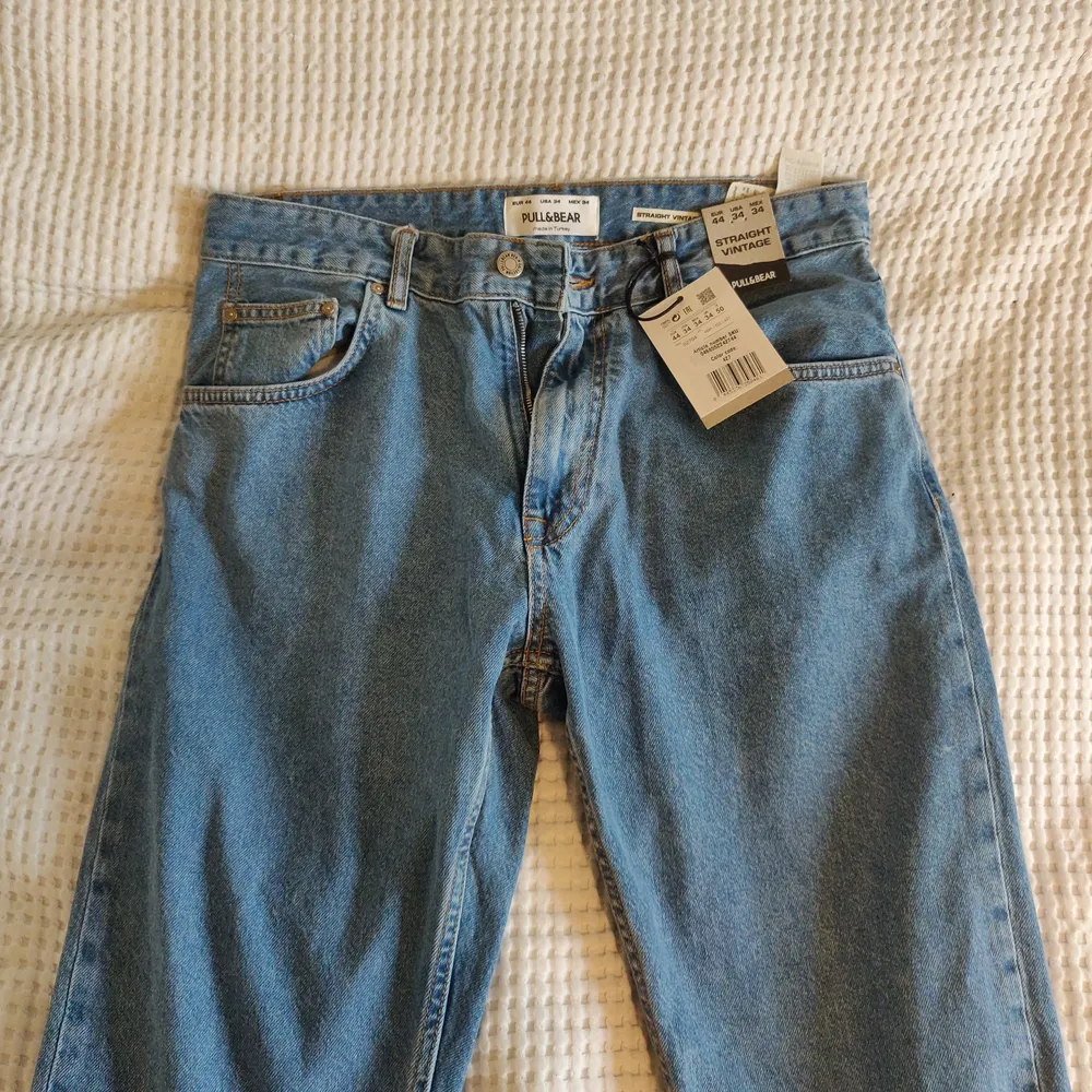 För små jeans. Endast testade. Inget öppet köp tyvärr, så därför de säljs. . Jeans & Byxor.