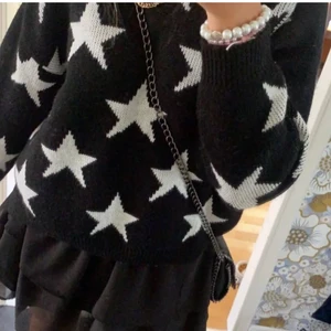 cool tröja - Köpt på Plick men kommer till användning🤍