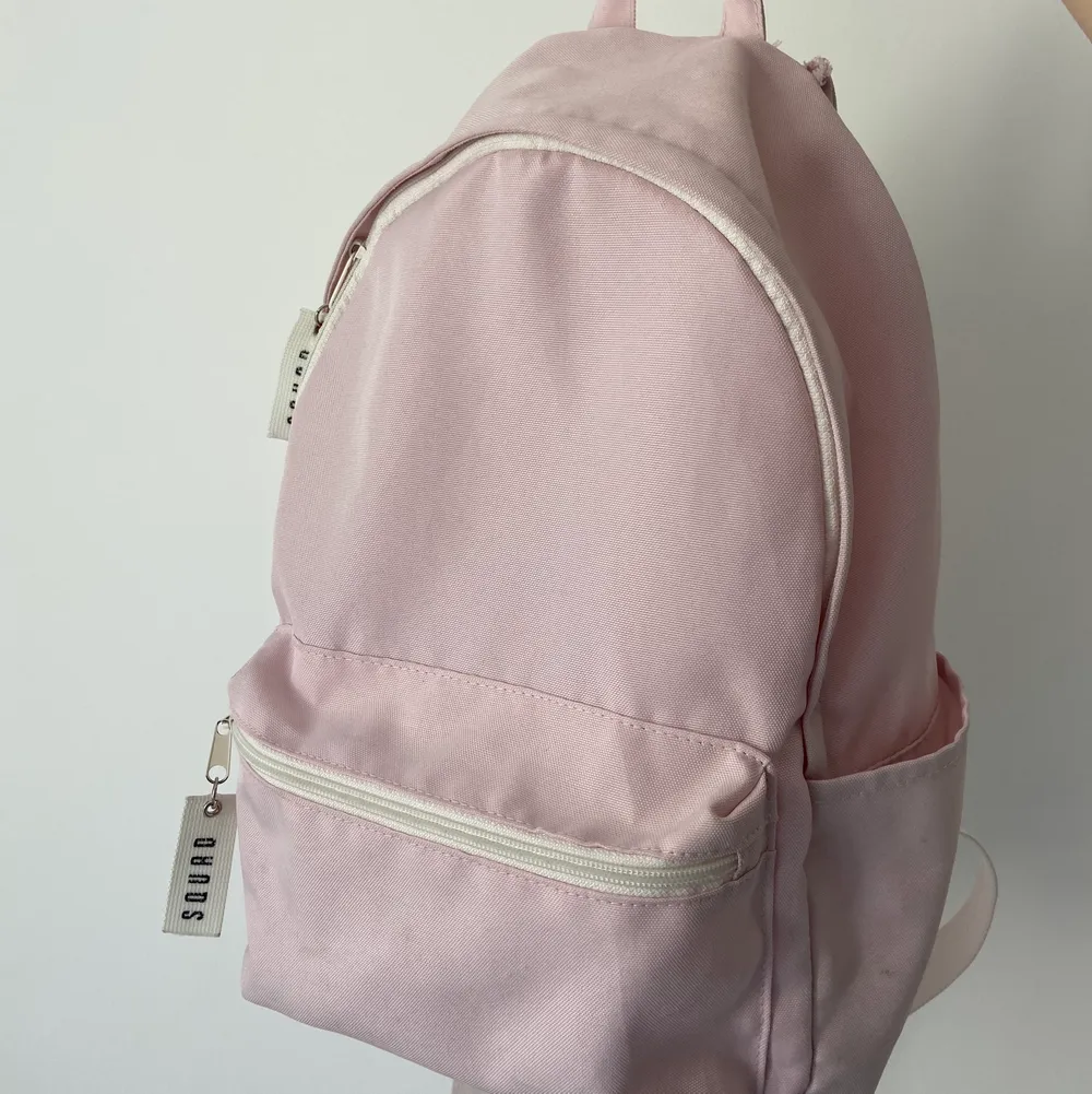 Big baby pink school bag . Väskor.