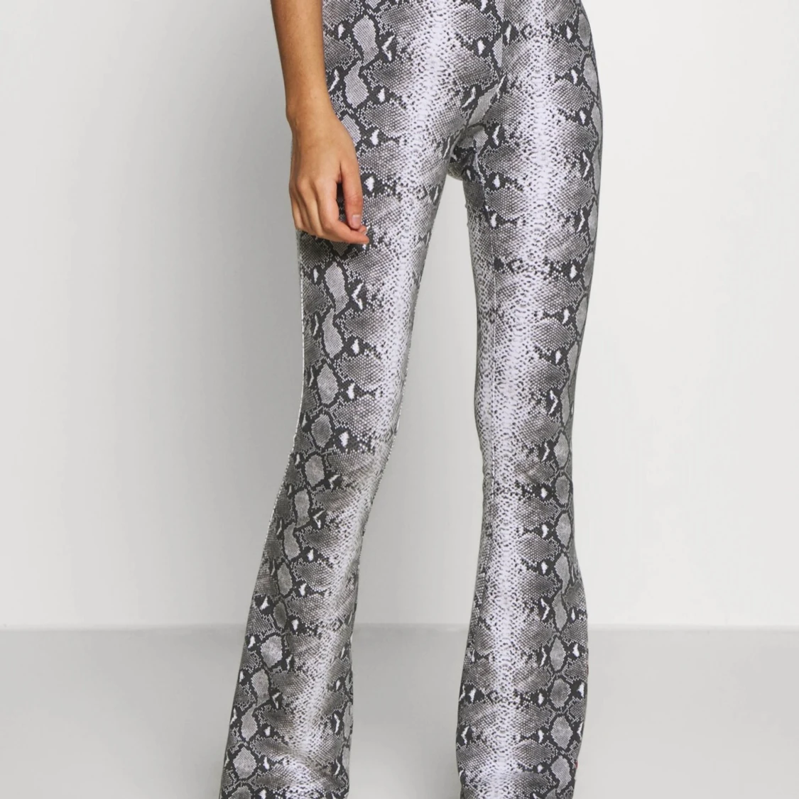 Byxor med ormmönster