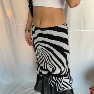 So fin zebra kjol jag älskar!! Så bra nu till sommaren för en cool outfit. Köpt i Italien, stretchig! 