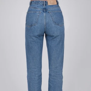 Alice Stenlöf jeans - Helt nya jeans från Alice Stenlöfs klädmärke! Råkade beställa i fel storlek och dom är helt slutsålda nu! Nypris 699 storlek S, buda i kommentarerna 