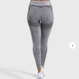 Gymshark tights - Helt oanvända gymshark tights. Den här färgen är helt slutsåld på deras hemsida. Modellen heter Flex High Waisted Leggings. XS men väldigt stretchiga, passar också S