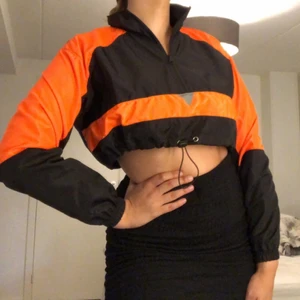 Trackjacket - Ascool men tyvärr inte riktigt min stil! Frakten är inräknad i priset⚡️💛 OANVÄND
