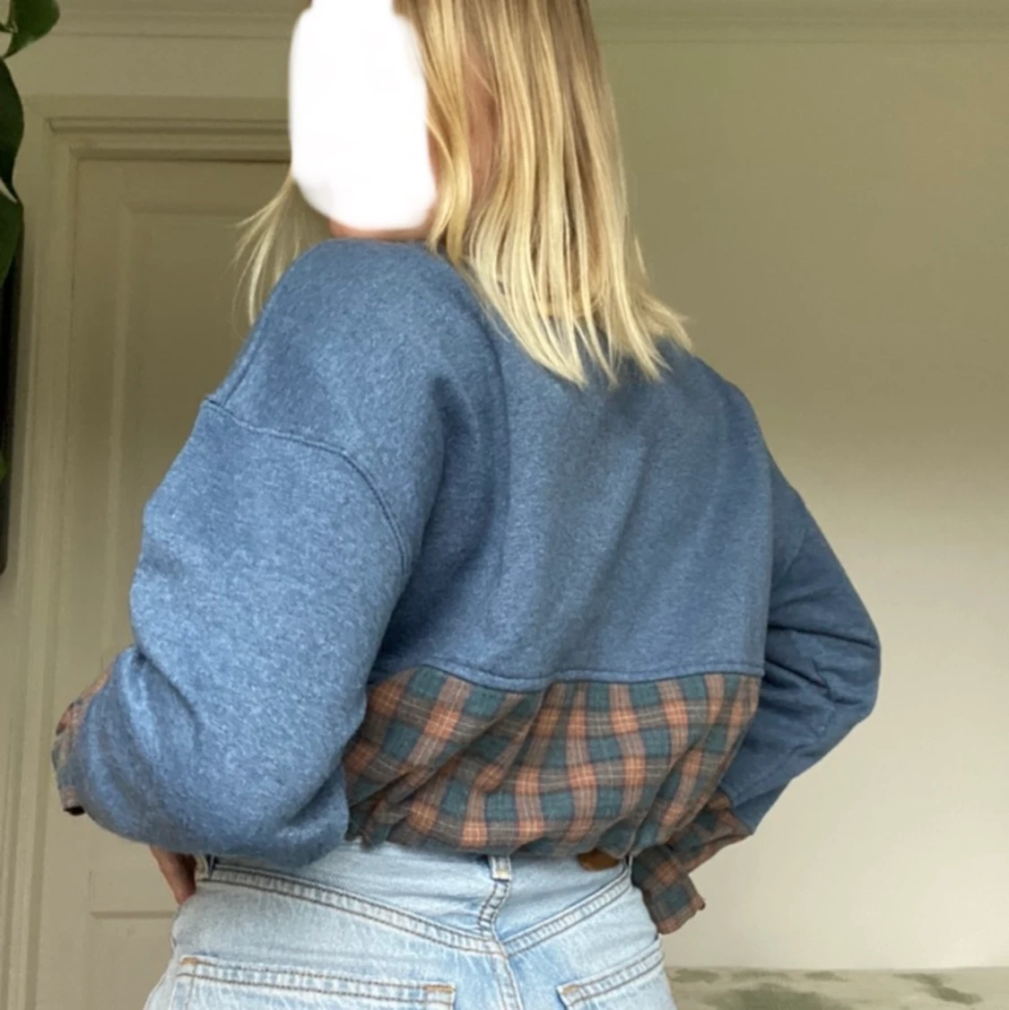 Hoodie med skjortdetaljer - 91