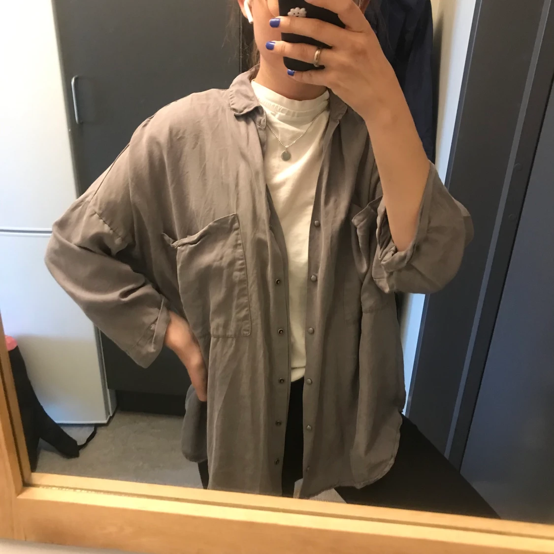 Ljusgrå skjorta - 90