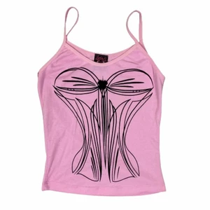  Spagetti strap top  - Köpte på Depop men var för liten för mig, skulle säga det är en XS? Stretchigt material! Så kan töja sig ut lite mer än vad måtten säger. I toppenskick! Spårbar frakt är inräknad i priset på 66kr. Tar helst SafePay men även Swish. 