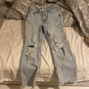Jeans - Fina jeans från bershka i storlek 36, som helt nya och väldigt bekväma, köptes från London!