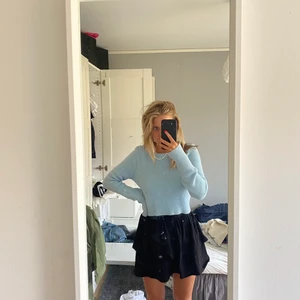 Mysig tröja - Mysig  tröja i fin blå färg! Inte andvänd så mycket o perfekt till sommaren💕