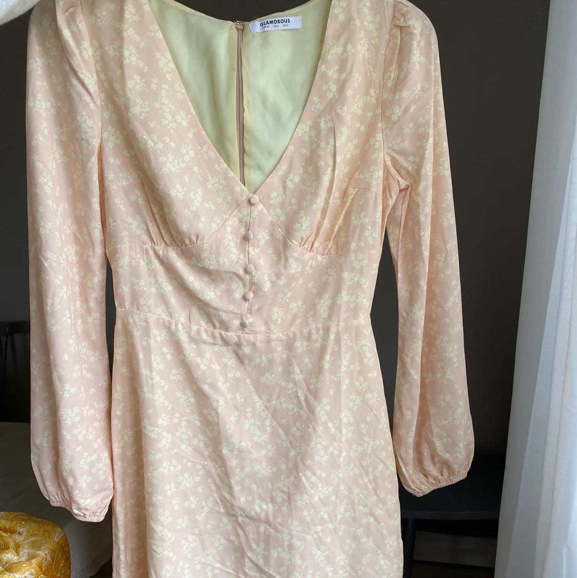Blommig sommarklänning Glamorous stl 34, prislapp kvar  - 32