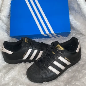 Adidas Originals Superstar  - Äkta Superstars, använda men ändå i bra skick! Priset kan diskuteras! Intresserad? 