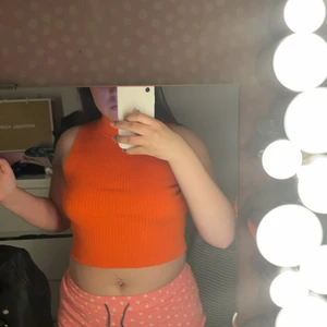 Armlös med krage❤️ - Nyskick, jag har aldrig haft på mig den helt ny från förra året. 