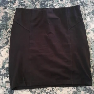 Minikjol från Gina Tricot strl. S - Tajt, svart strech kjol från GinaTricot. 