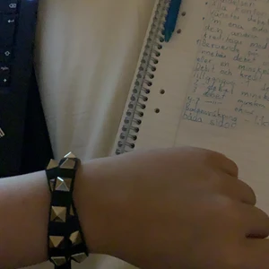 Valentino - Dubbelt valentino armband i nyskick. Endast testad, kvitto finns från VC. Säljs ej för under 1300☺️ Skambud undanbes. 